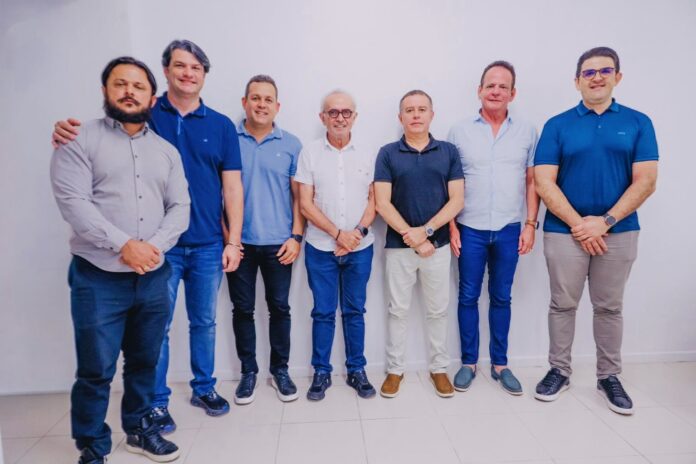 prefeito e equipe joão almeida